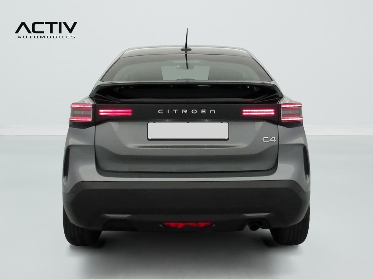 Citroën C4 : face arrière avec feux à signature lumineuse et pare-chocs noir