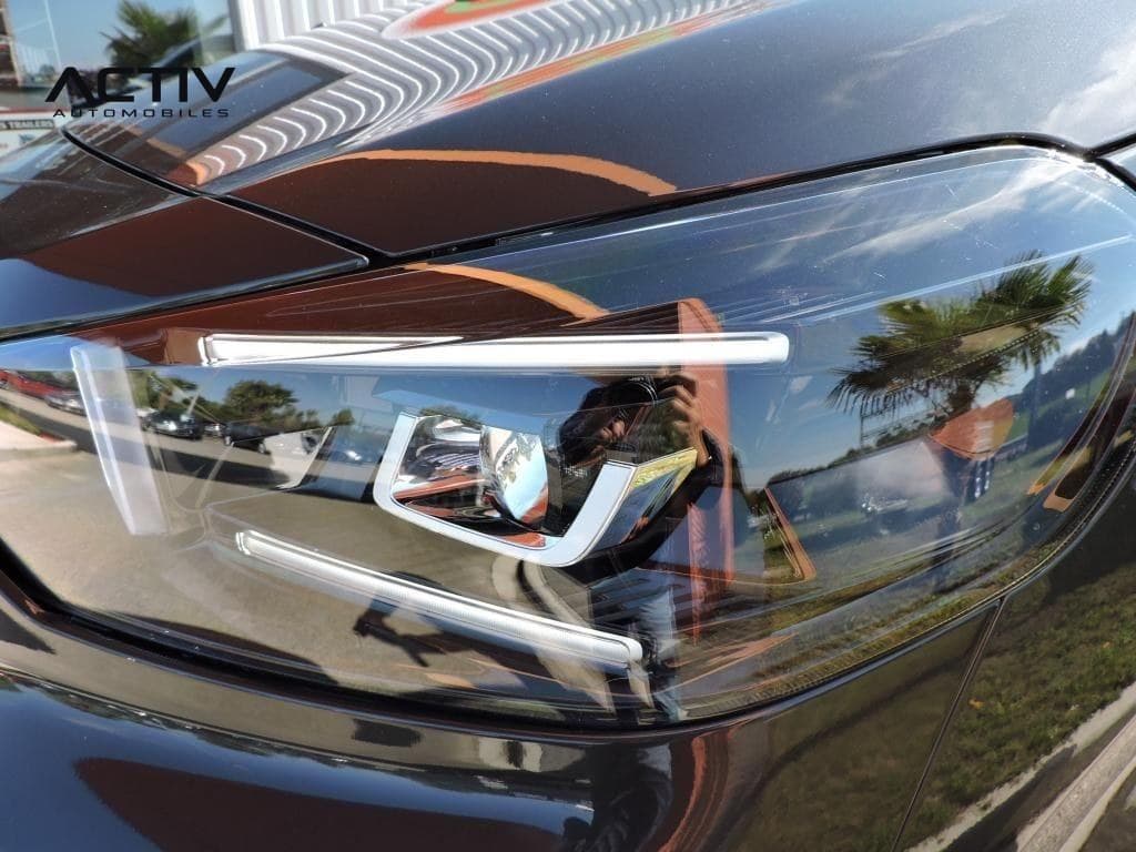 Citroën Jumpy Fourgon : projecteur avant avec feux diurnes en bandes lumineuses