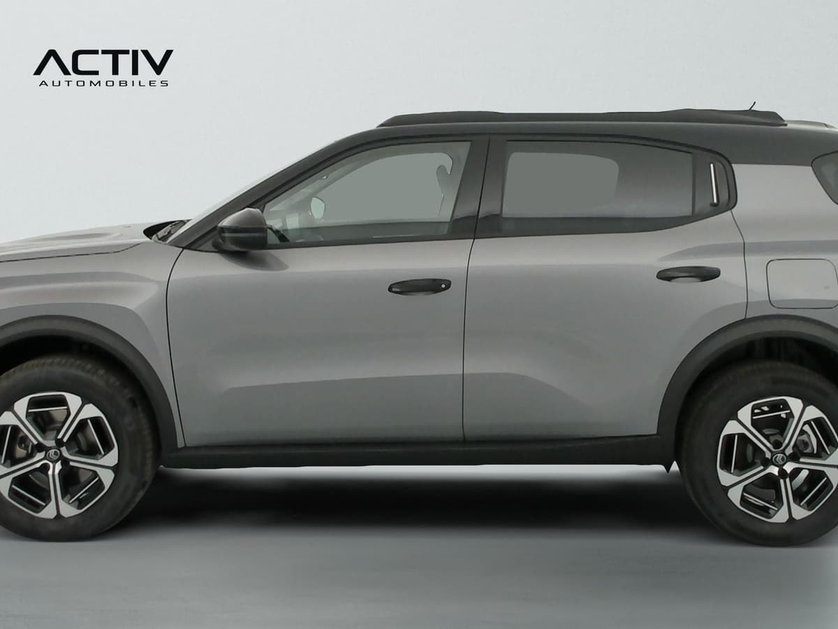 Citroën C3 Aircross : profil gauche du SUV gris à toit noir avec jantes alliage bicolores
