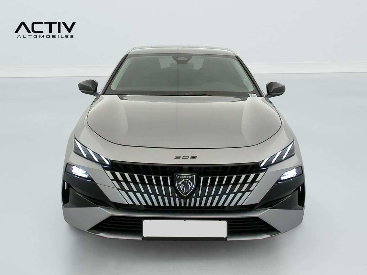 Peugeot 308 Nouvelle : face avant avec calandre à motif, projecteurs à LED et rétroviseurs
