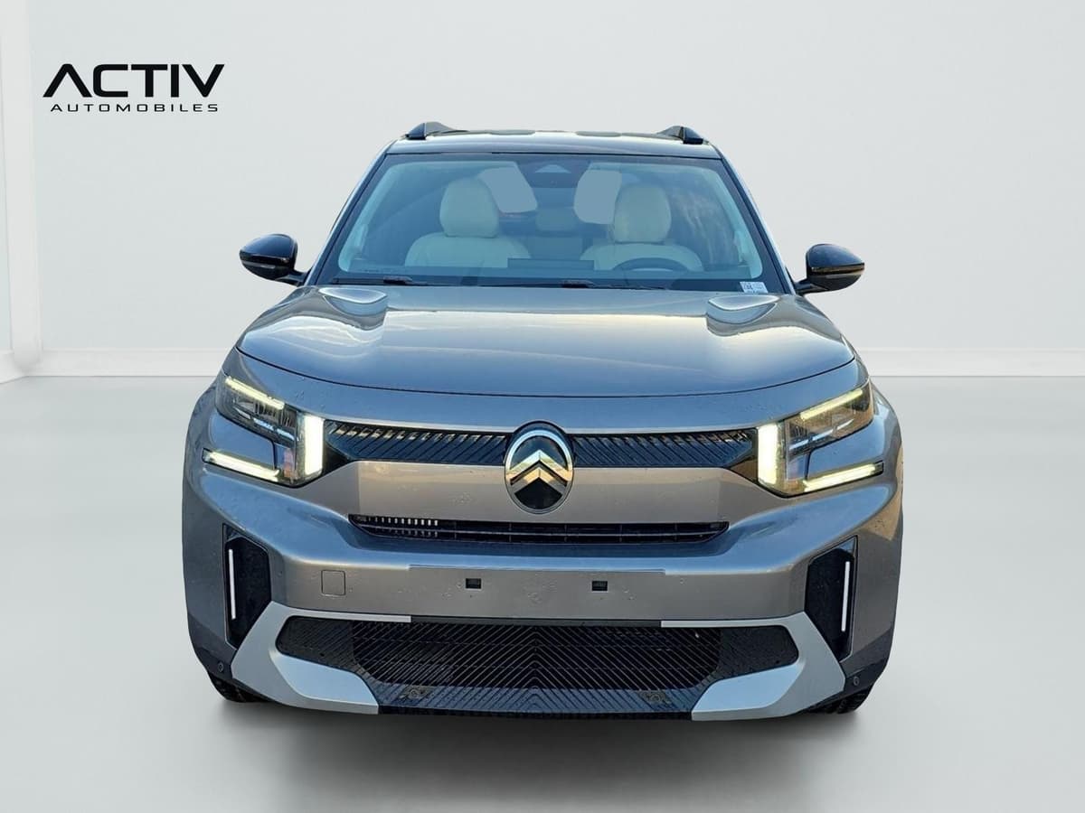Citroën C3 Aircross : face avant avec projecteurs à LED et feux diurnes allumés