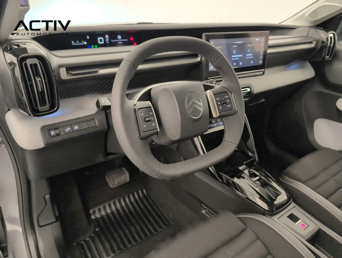 Citroën C3 Aircross : poste de conduite avec volant, écran tactile et sélecteur de boîte automatique
