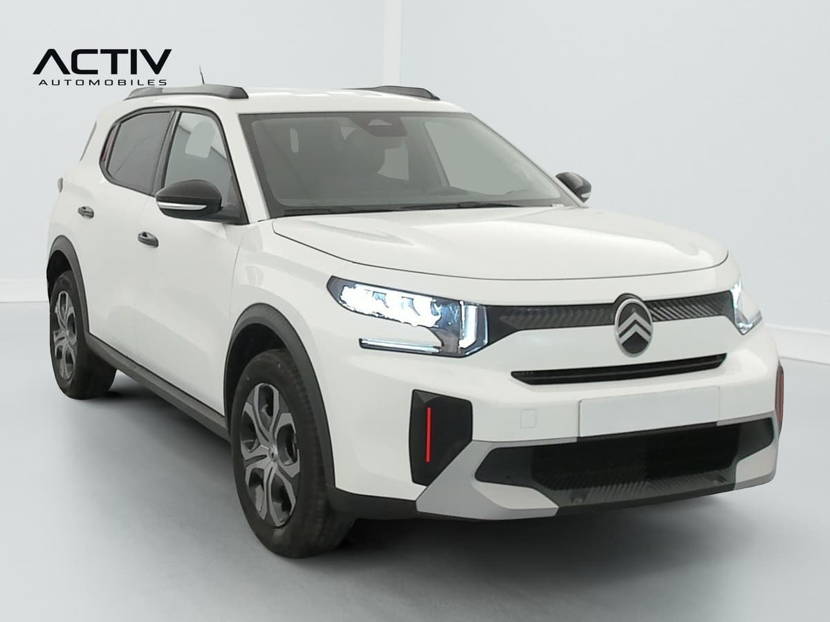 Citroën C3 Aircross : face avant et côté gauche d'un SUV blanc, vus de trois quarts