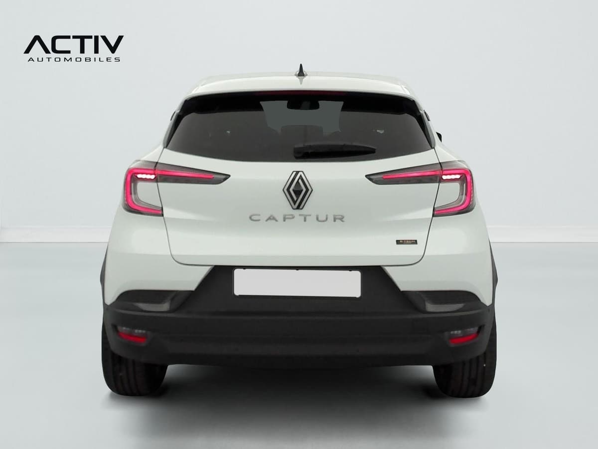 Renault Captur : face arrière blanche avec feux LED rouges et vitre arrière surteintée