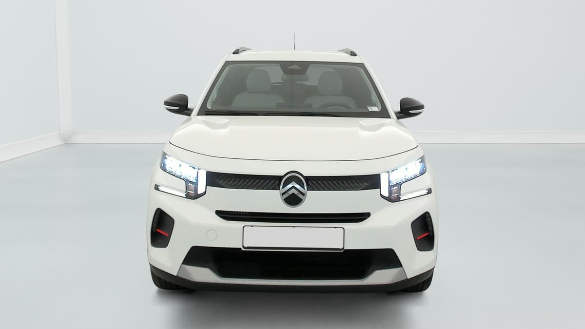 Citroën C3 : face avant blanche avec projecteurs LED allumés et barres de toit