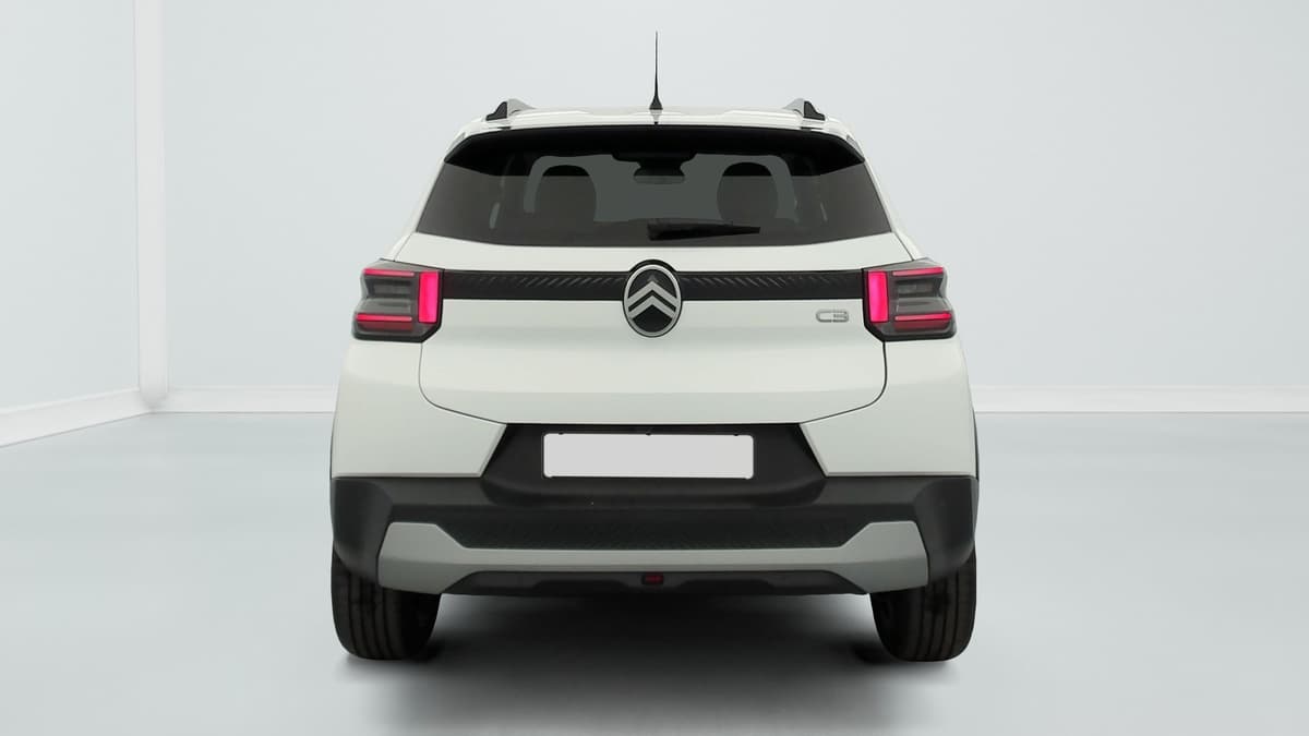 Citroën C3 : face arrière blanche avec feux 3D à LED, barres de toit et lunette surteintée