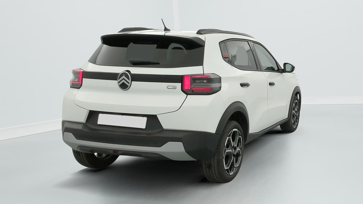 Citroën C3 : arrière trois quarts droit avec feux 3D, barres de toit et jantes alliage