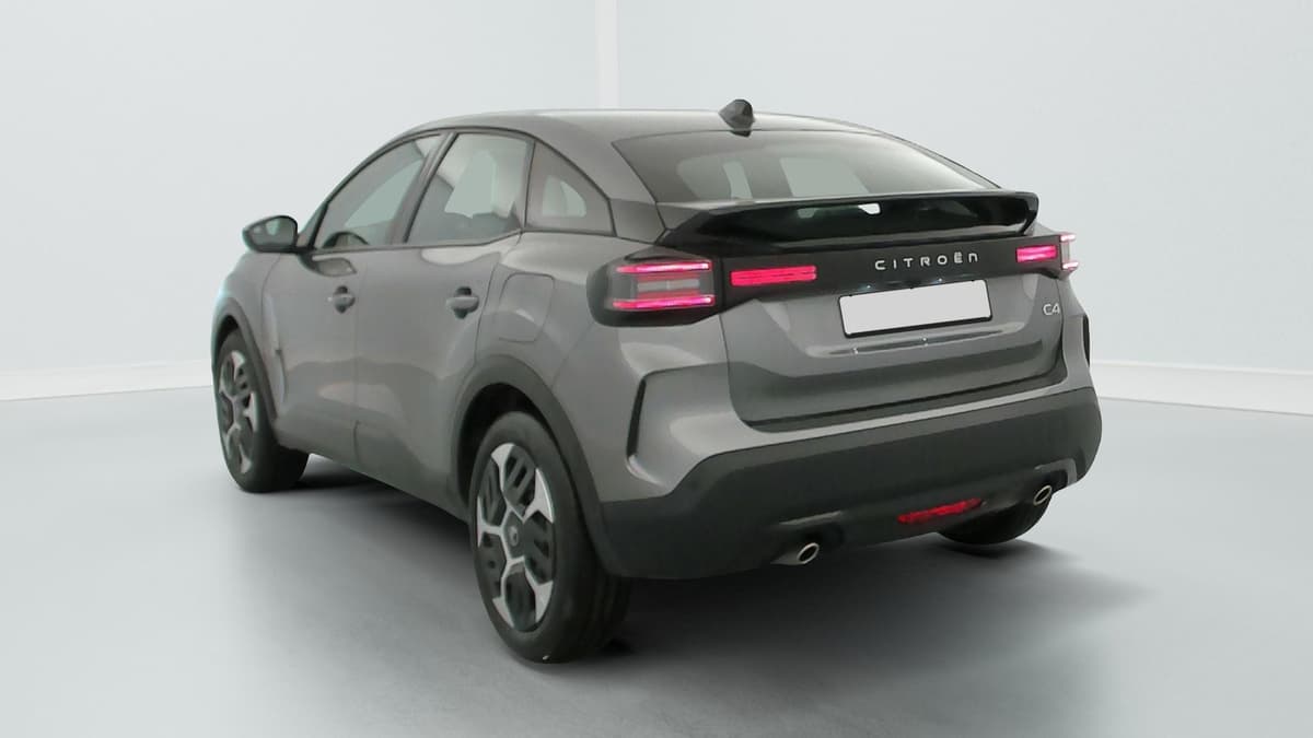 Citroën C4 : vue arrière trois quarts gauche avec feux à LED et enjoliveurs bicolores
