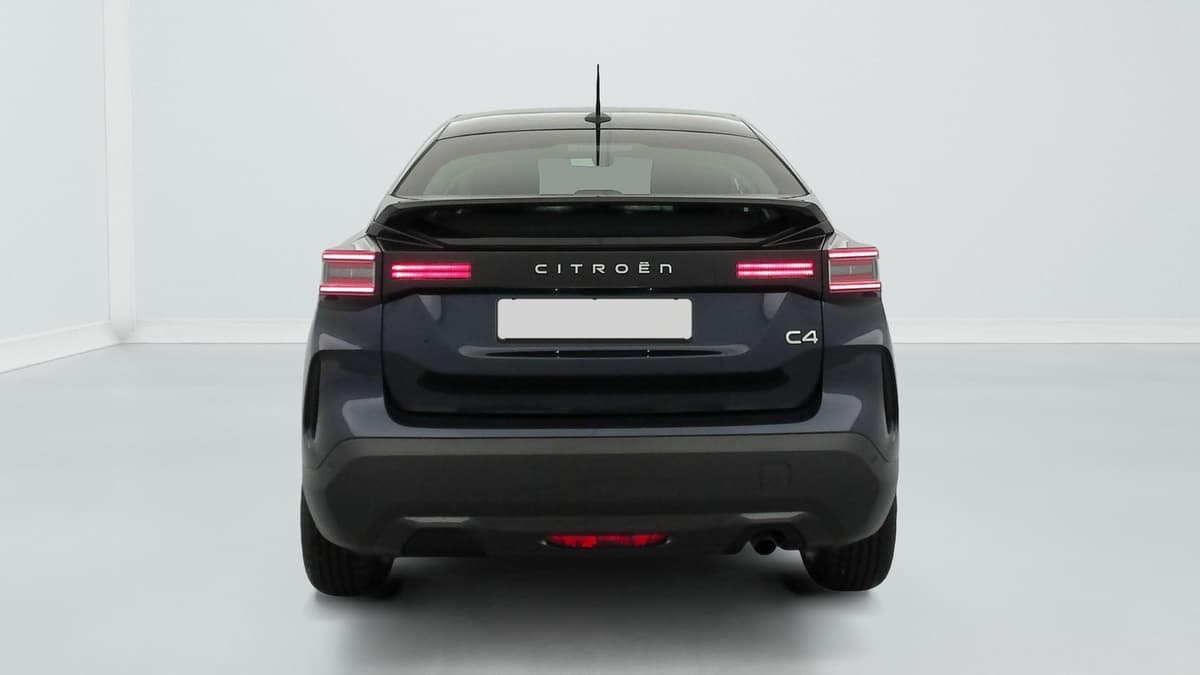 Citroën C4 : face arrière avec feux à LED et pare-chocs noir mat