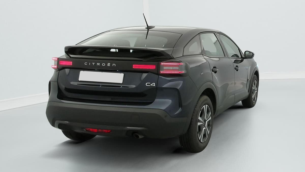 Citroën C4 : vue arrière trois quarts droit avec feux à LED et enjoliveurs bicolores
