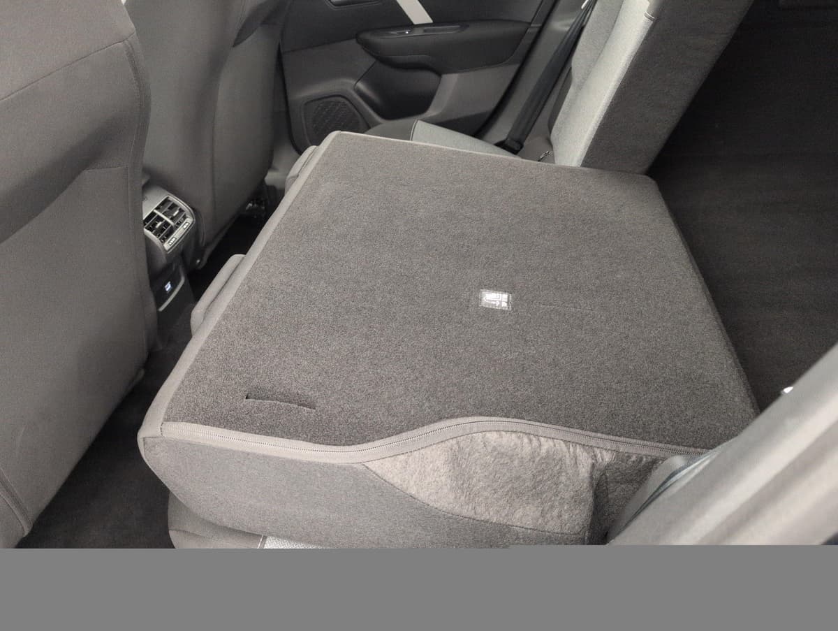 Citroën C4 : banquette arrière fractionnable avec dossier rabattu et aérateur au rang 2