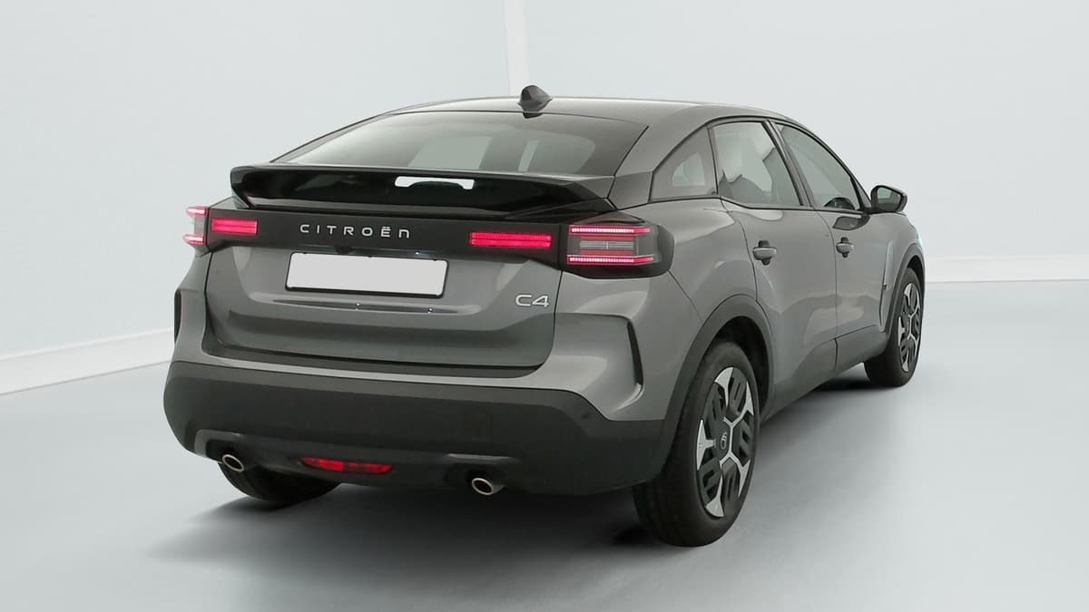 Citroën C4 : vue arrière trois quarts droit avec feux à LED et jantes bicolores