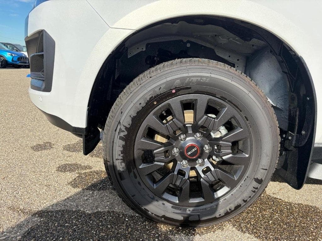 Isuzu D-Max 2.2L SPACE CABINE A/T NITRO SPORT 2026 d'occasion — photo 9 sur 20