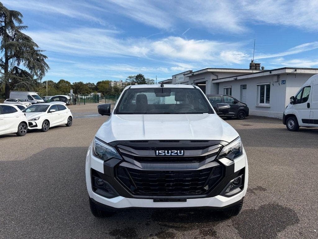 Isuzu D-Max 2.2L SPACE CABINE A/T NITRO SPORT 2026 d'occasion — photo 2 sur 20