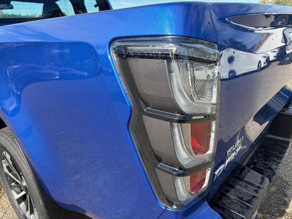 Isuzu D-Max 2.2L SPACE CABINE M/T PRESTIGE 2026 d'occasion — photo 17 sur 20