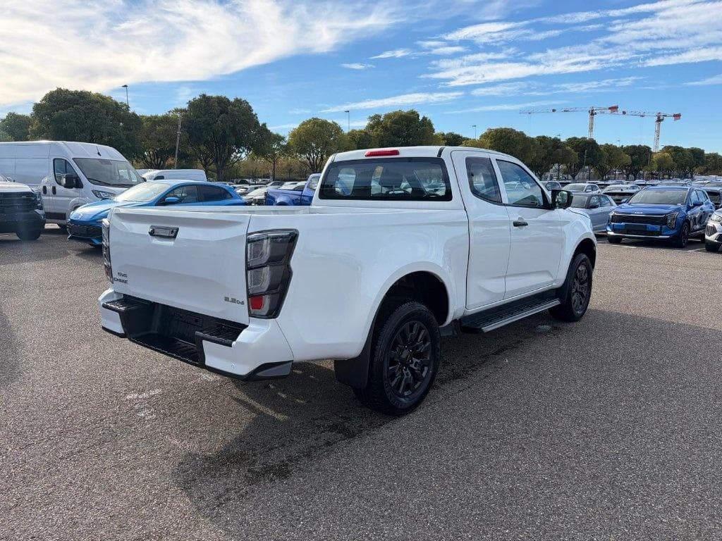 Isuzu D-Max 2.2L SPACE CABINE A/T NITRO SPORT 2026 d'occasion — photo 5 sur 20