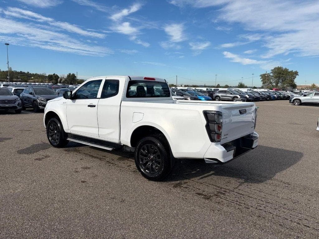 Isuzu D-Max 2.2L SPACE CABINE A/T NITRO SPORT 2026 d'occasion — photo 6 sur 20