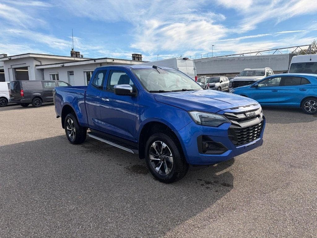 Isuzu D-Max 2.2L SPACE CABINE M/T PRESTIGE 2026 d'occasion — photo 2 sur 20