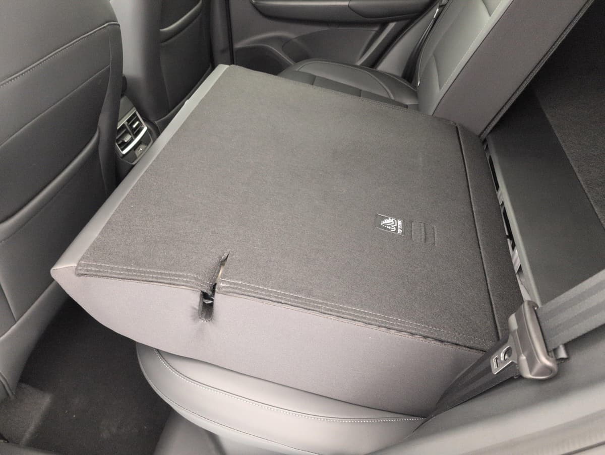 Mg ZS : banquette arrière avec assise rabattue et buses d'aération à l'arrière