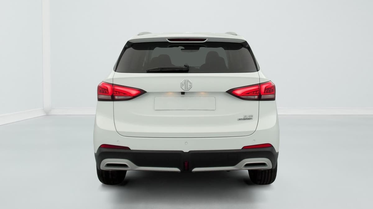 Mg ZS : face arrière blanche avec feux à LED, rails de toit et capteurs de stationnement