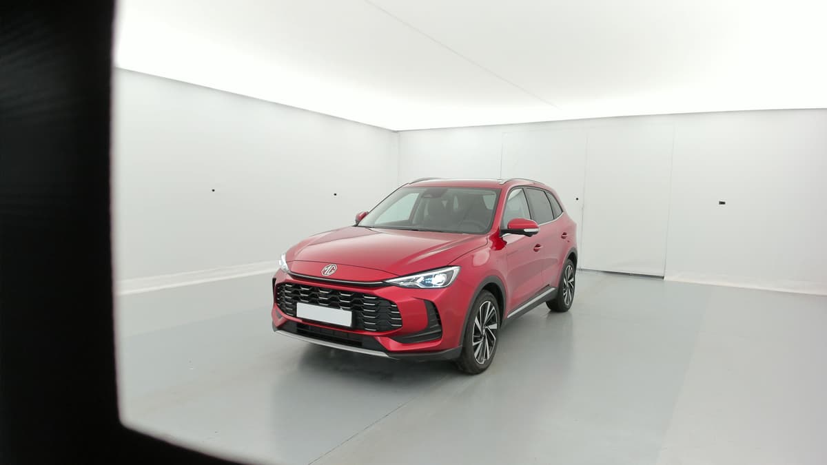 Mg ZS : vue avant trois quarts gauche d'un SUV rouge avec phares à LED et jantes alliage
