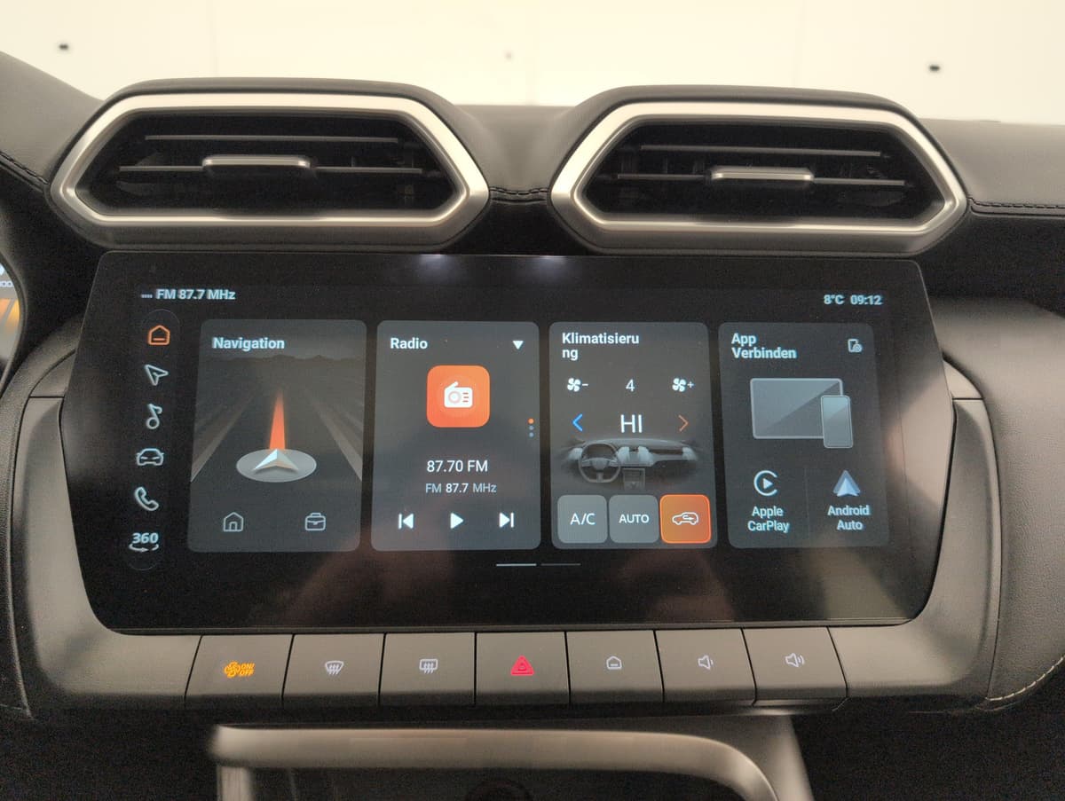Mg ZS : écran tactile central avec navigation, radio, climatisation et CarPlay