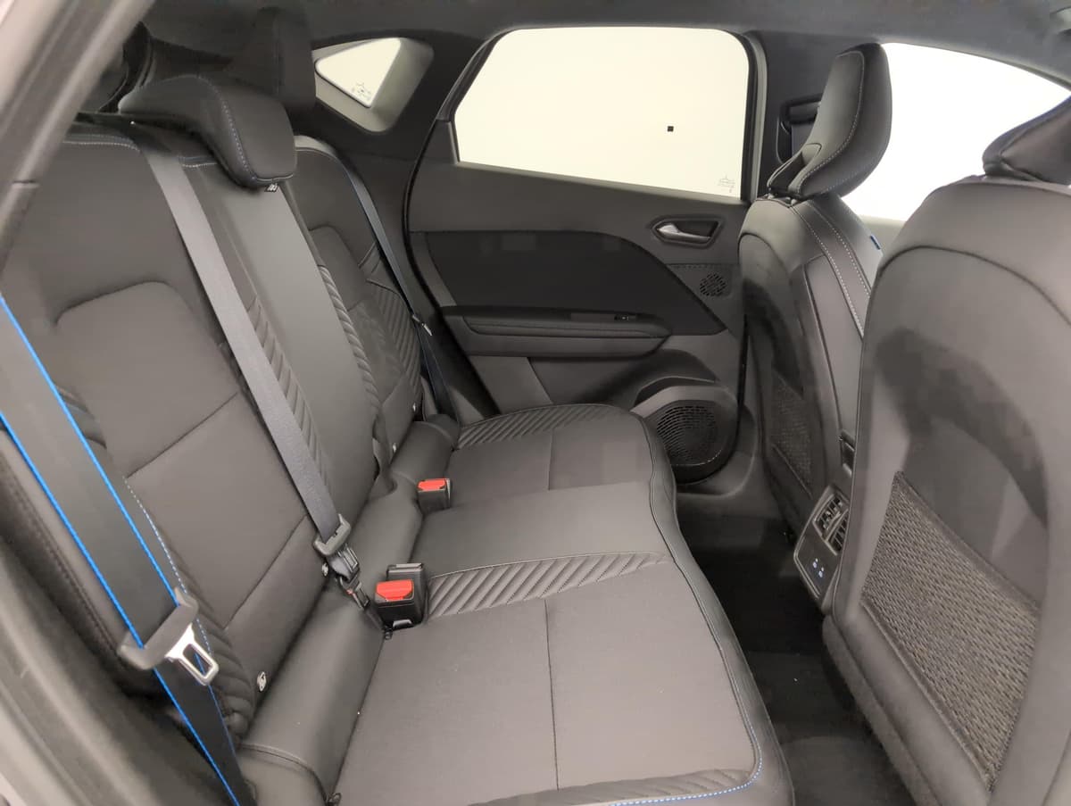 Renault Captur E-Tech full hybrid 160 ch esprit Alpine 2026 d'occasion — photo 12 sur 20