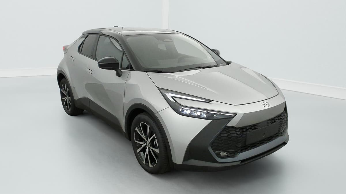 Toyota C-HR 2026 d'occasion, boîte automatique, hybride rechargeable, 100 km
