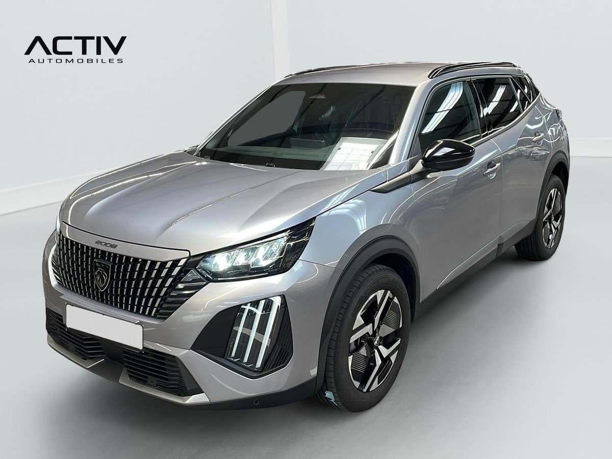 Peugeot 2008 : vue avant trois quarts gauche, gris clair, jantes alliage bicolores