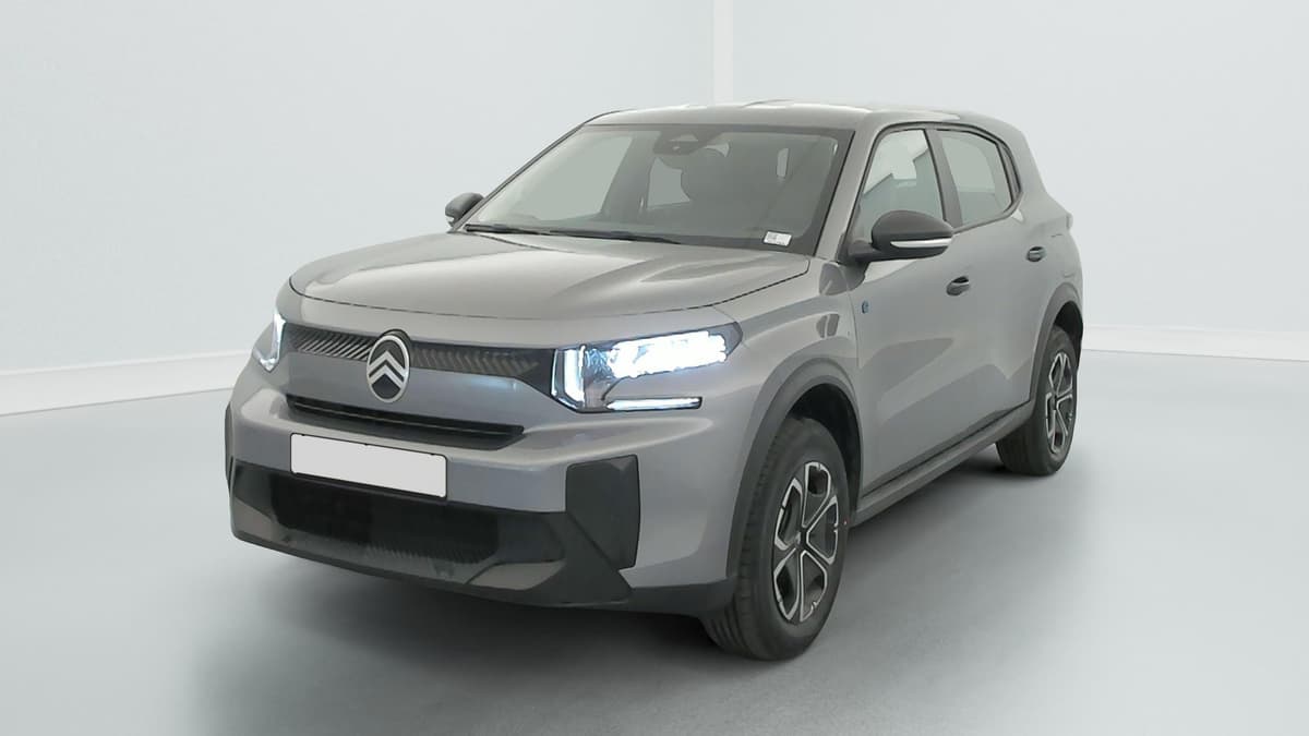 Citroën E-C3 Aircross : SUV gris vu de trois quarts avant gauche, projecteurs allumés